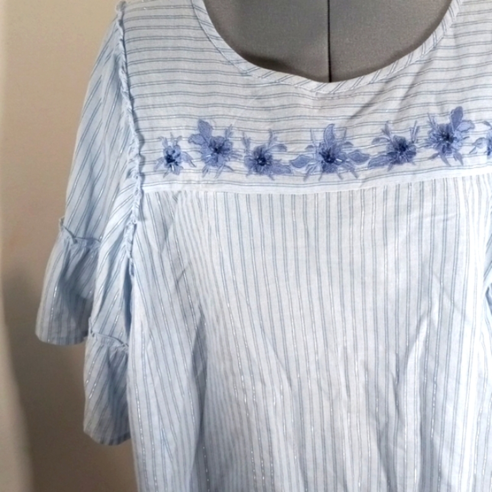 Westport Sz XL  Cotton & Matalic light blue striped Top W/Bell Sleeves & Embroid